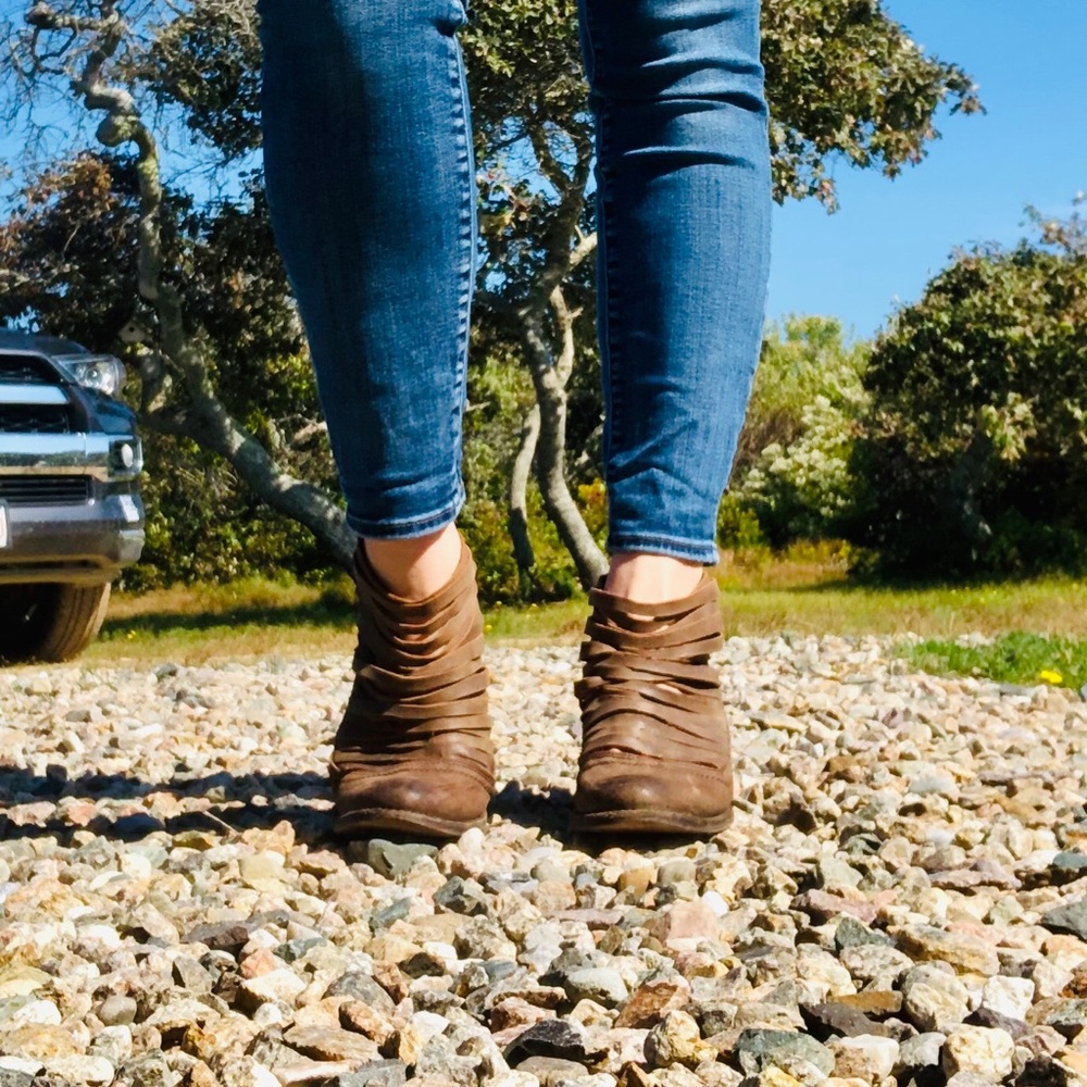 Freebird by Steven Sabra booties sz 9